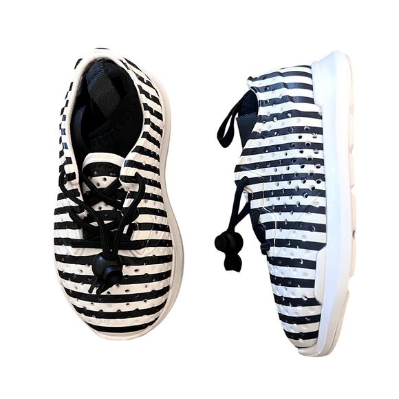 AKID Striped Sneaker Toddler Sz 6 - Picture 1 of 5